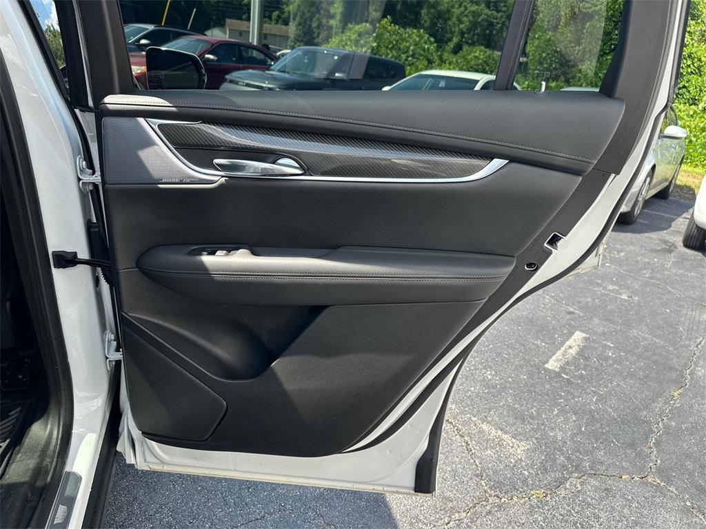 used 2022 Cadillac XT6 car, priced at $32,468
