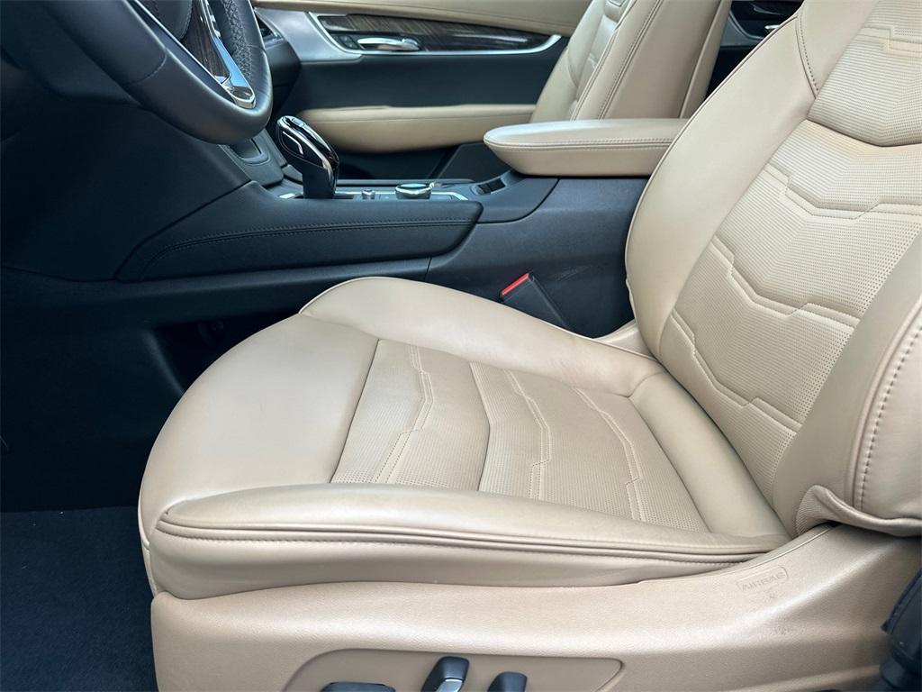 used 2025 Cadillac XT6 car, priced at $57,185