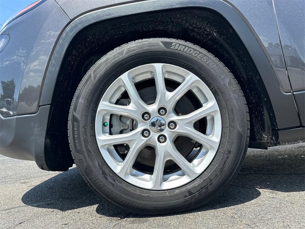 used 2018 Jeep Cherokee car, priced at $13,828