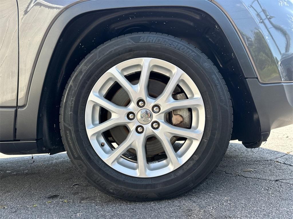 used 2018 Jeep Cherokee car, priced at $13,828