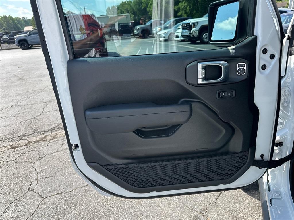 used 2025 Jeep Gladiator car, priced at $38,435