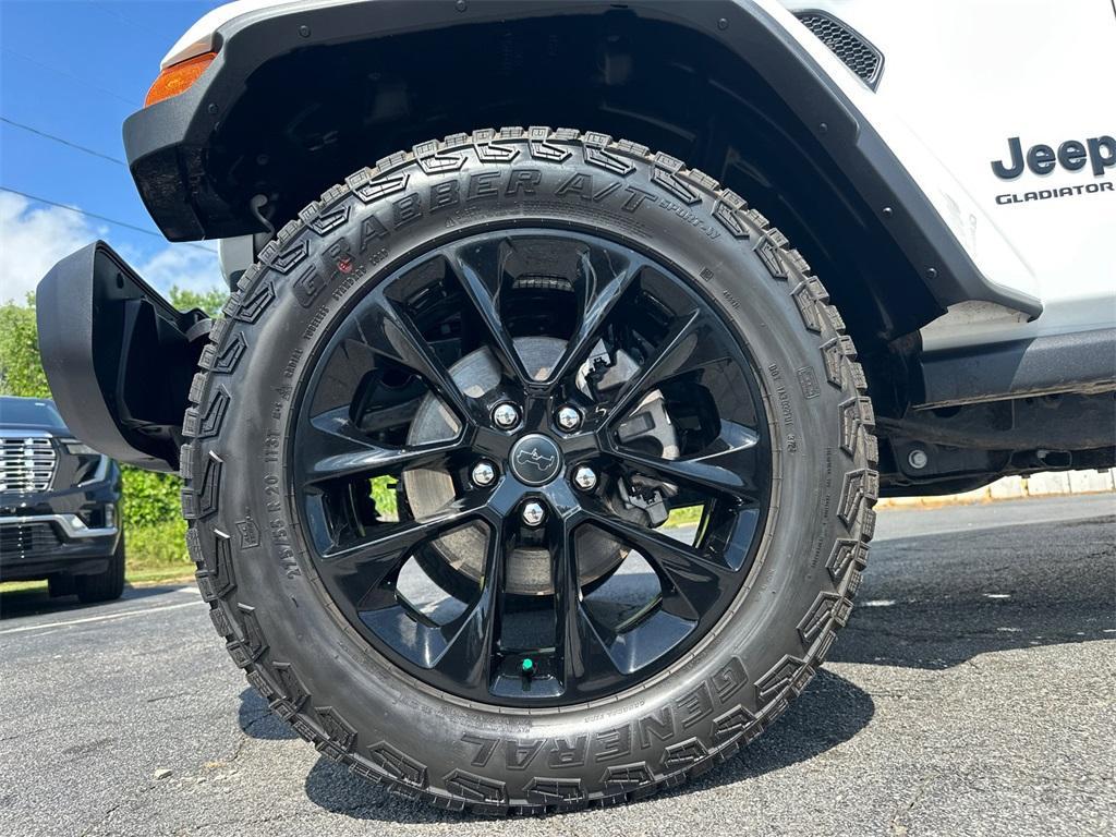 used 2025 Jeep Gladiator car, priced at $38,435