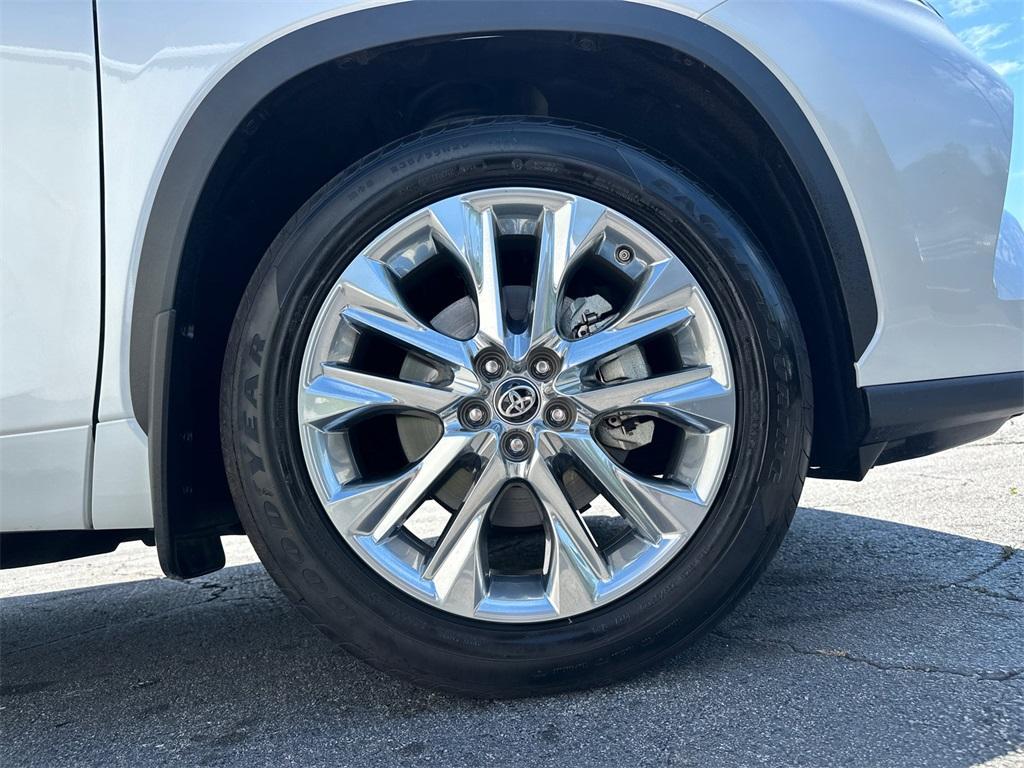 used 2024 Toyota Highlander car, priced at $46,294