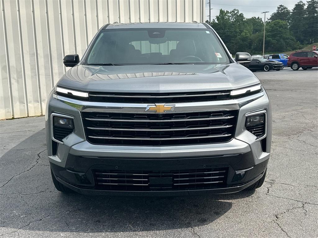 used 2025 Chevrolet Traverse car, priced at $50,424