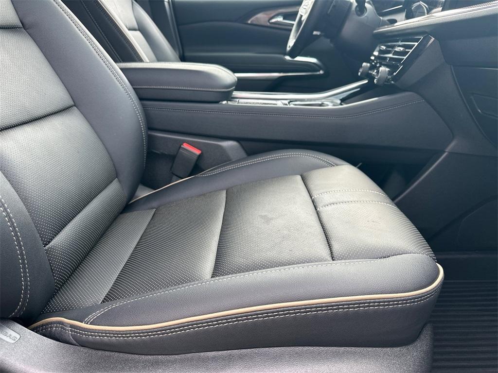 used 2025 Chevrolet Traverse car, priced at $50,424