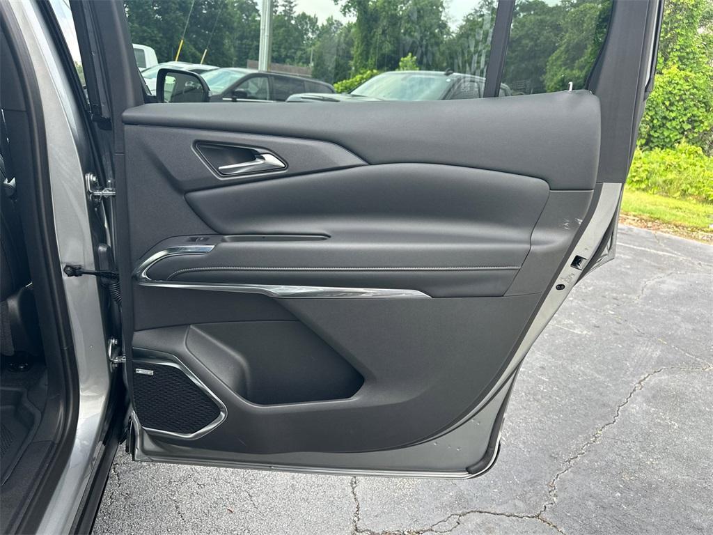 used 2025 Chevrolet Traverse car, priced at $50,424