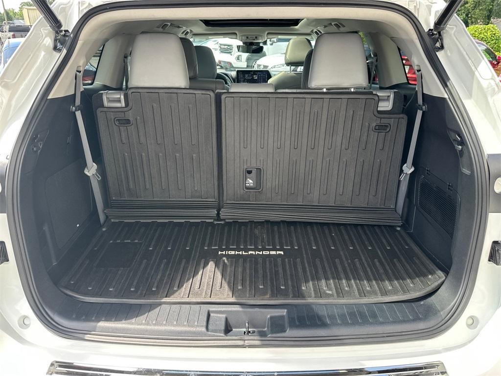 used 2022 Toyota Highlander car, priced at $37,432