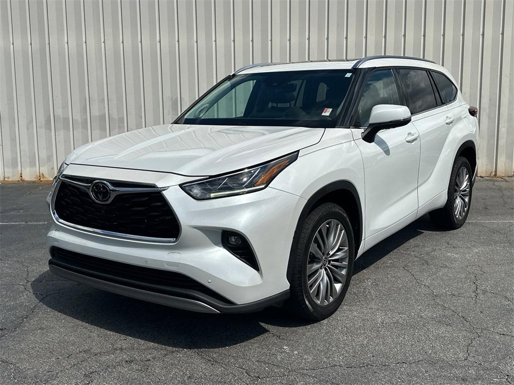 used 2022 Toyota Highlander car, priced at $37,432