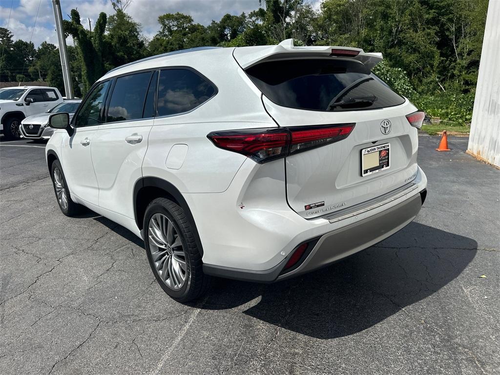 used 2022 Toyota Highlander car, priced at $37,432