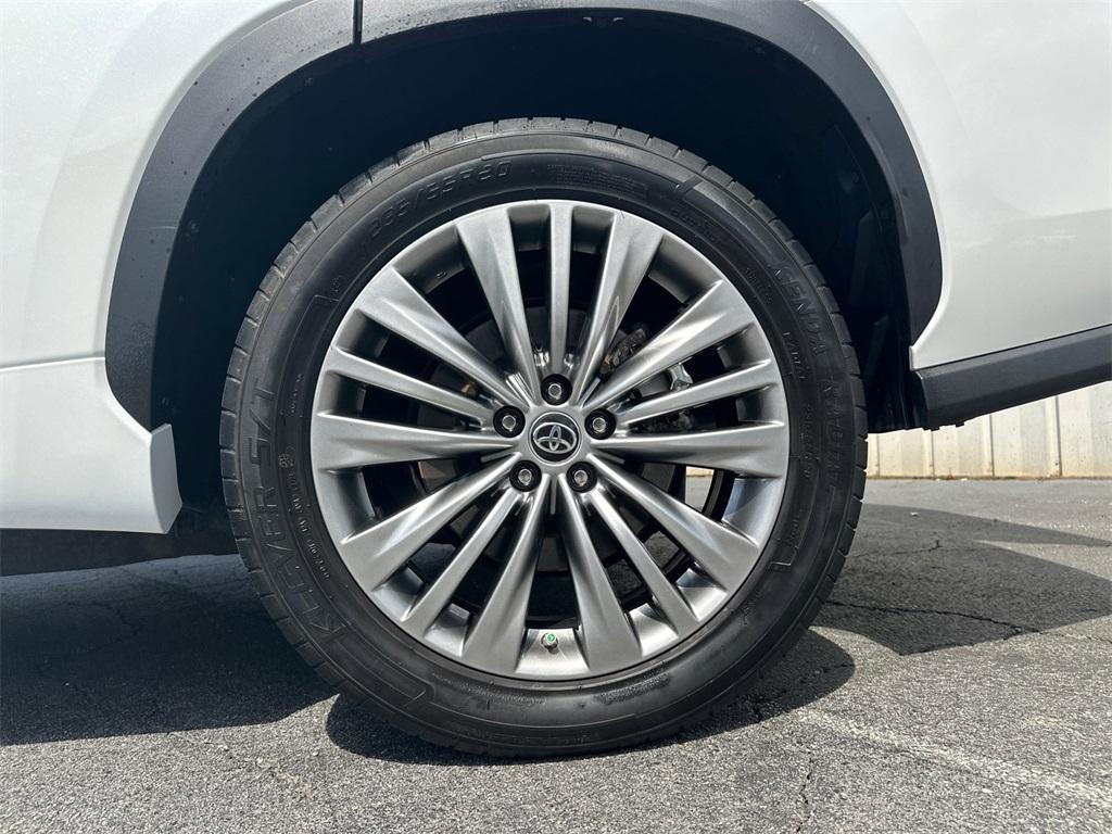 used 2022 Toyota Highlander car, priced at $37,432