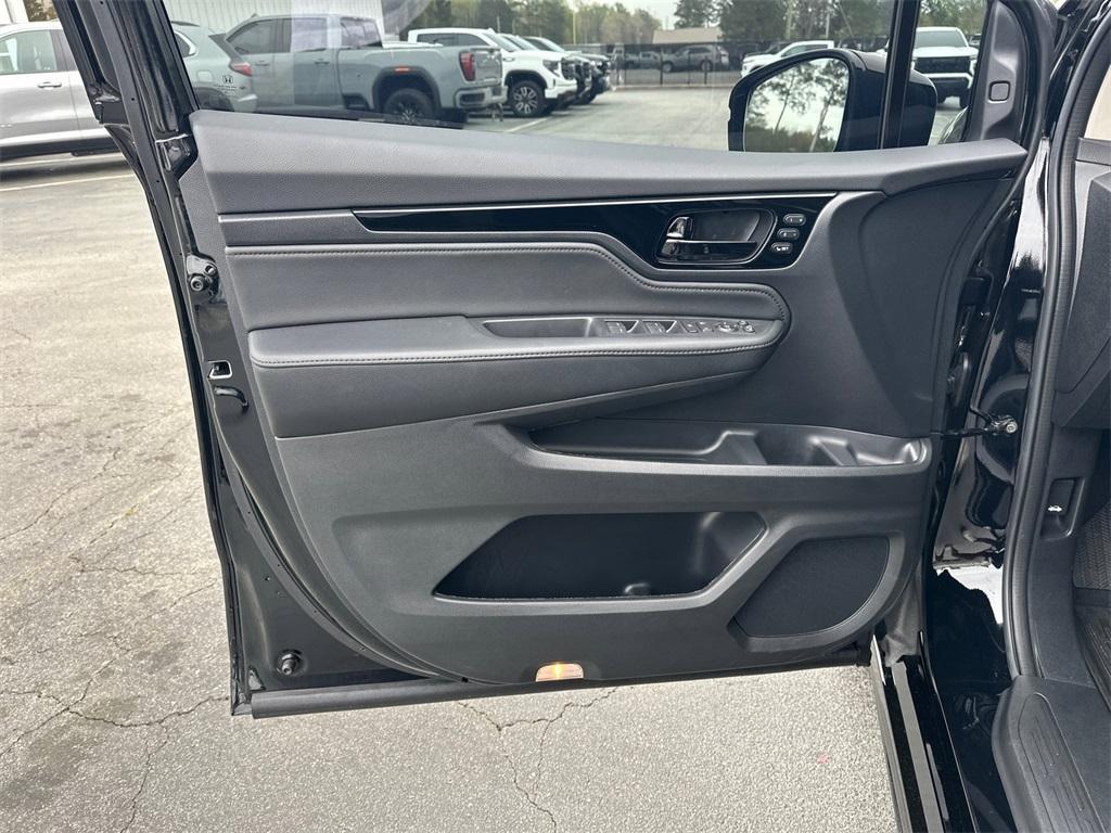 used 2025 Honda Odyssey car, priced at $43,868