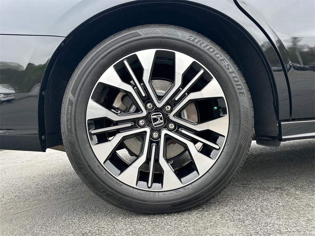 used 2025 Honda Odyssey car, priced at $43,868