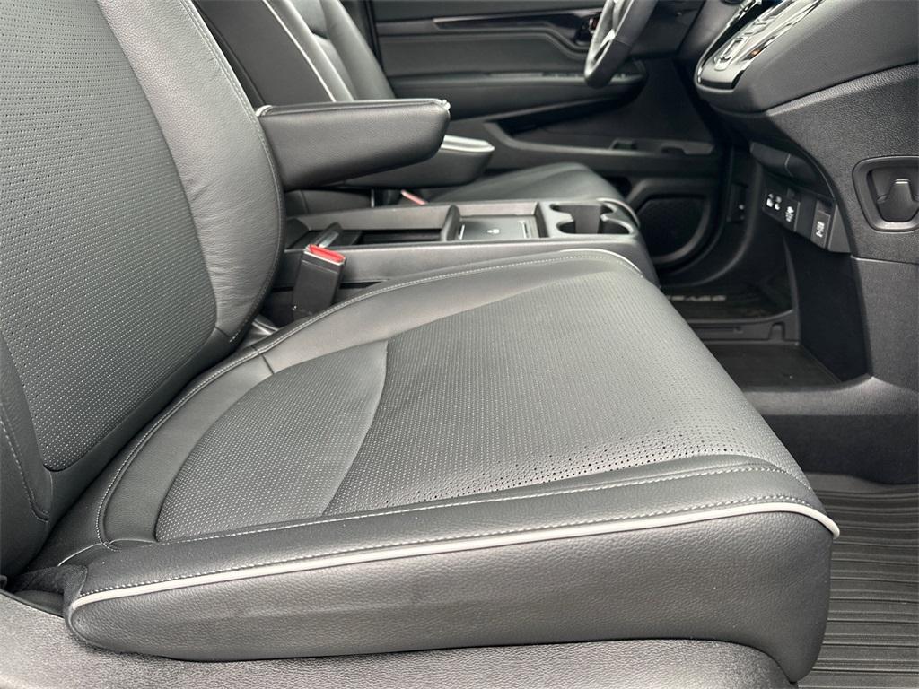 used 2025 Honda Odyssey car, priced at $43,868
