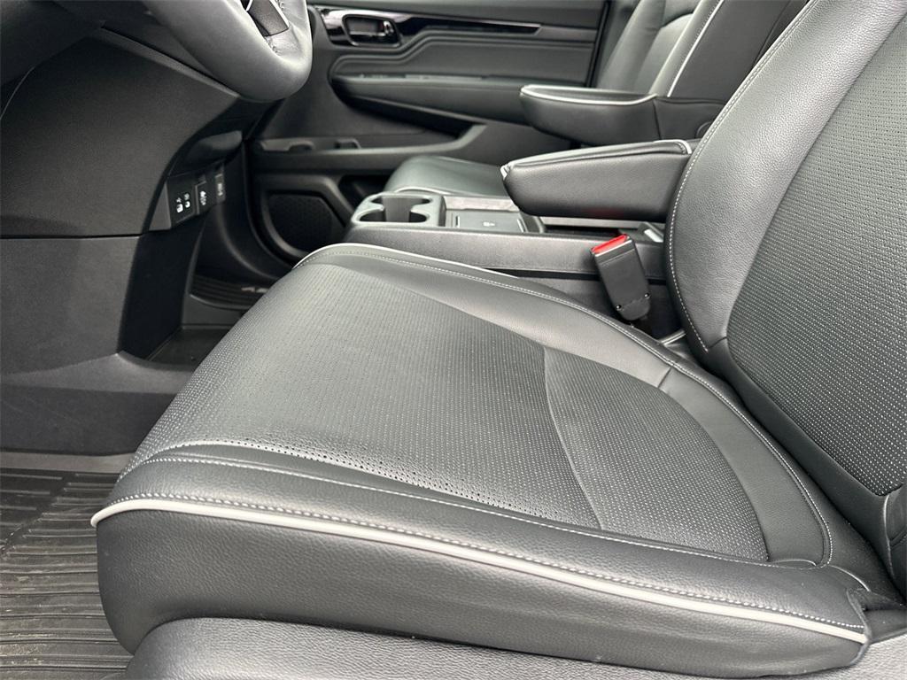 used 2025 Honda Odyssey car, priced at $43,868