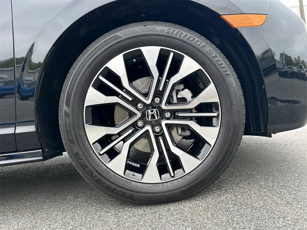 used 2025 Honda Odyssey car, priced at $43,868