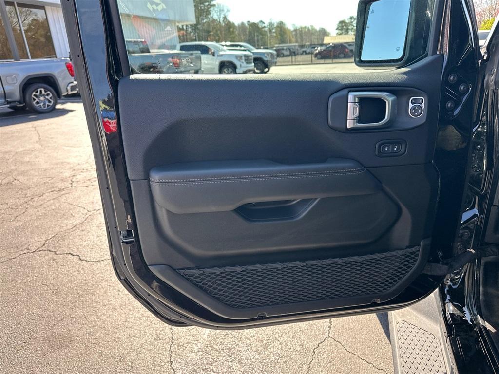 used 2021 Jeep Gladiator car, priced at $31,658