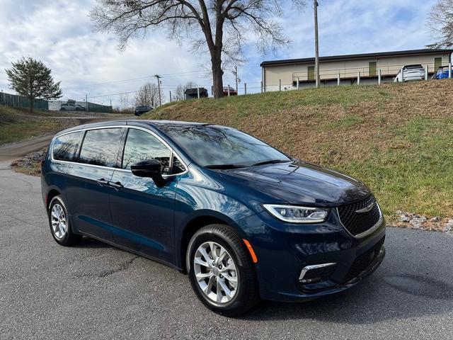 new 2025 Chrysler Pacifica car, priced at $44,999