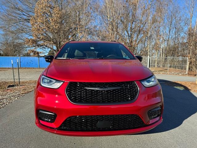 new 2025 Chrysler Pacifica Hybrid car, priced at $51,999