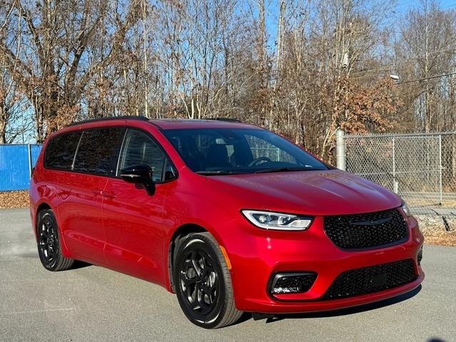 new 2025 Chrysler Pacifica Hybrid car, priced at $51,999