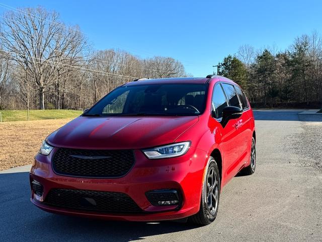 new 2025 Chrysler Pacifica Hybrid car, priced at $51,999