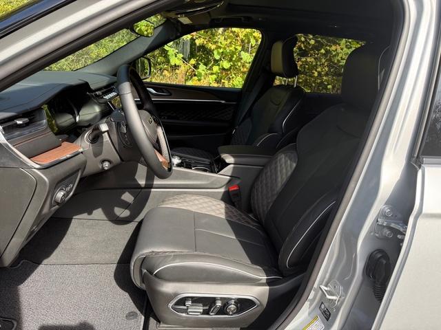 new 2025 Jeep Grand Cherokee car, priced at $58,790