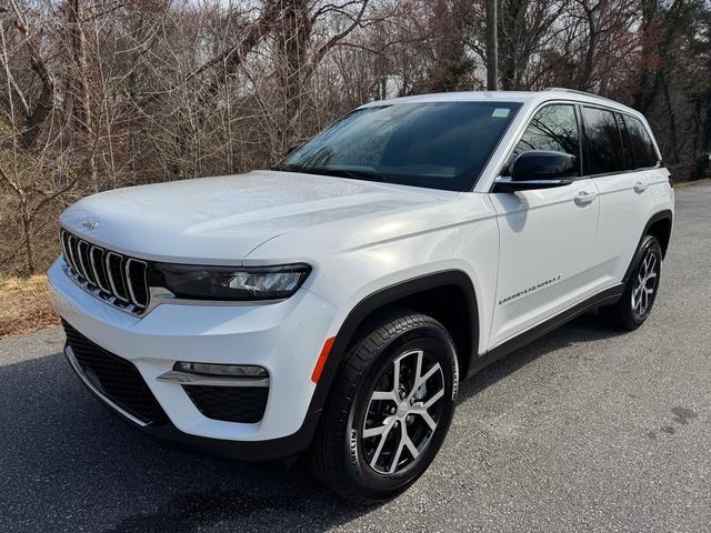 new 2025 Jeep Grand Cherokee car, priced at $43,999