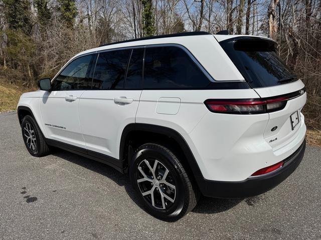 new 2025 Jeep Grand Cherokee car, priced at $43,999