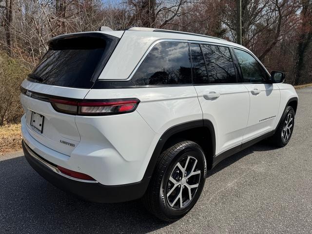 new 2025 Jeep Grand Cherokee car, priced at $43,999