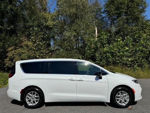 new 2025 Chrysler Pacifica car, priced at $41,590