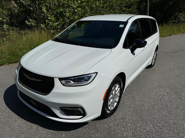 new 2025 Chrysler Pacifica car, priced at $41,590