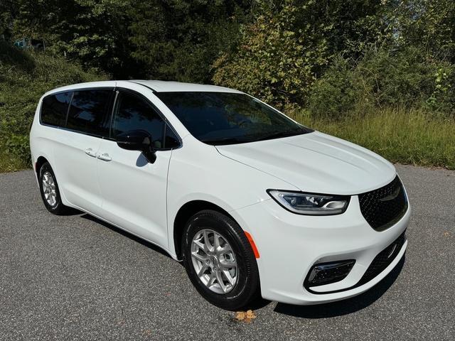 new 2025 Chrysler Pacifica car, priced at $41,590