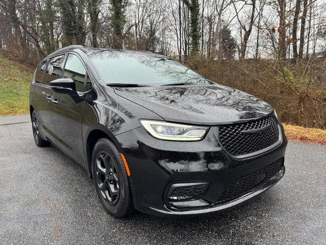 new 2025 Chrysler Pacifica Hybrid car, priced at $51,999