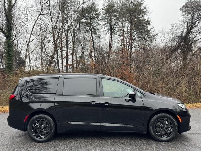 new 2025 Chrysler Pacifica Hybrid car, priced at $51,999