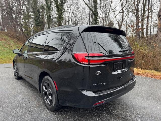 new 2025 Chrysler Pacifica Hybrid car, priced at $51,999