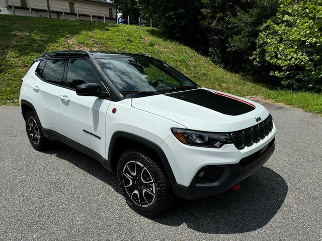 new 2024 Jeep Compass car, priced at $34,999