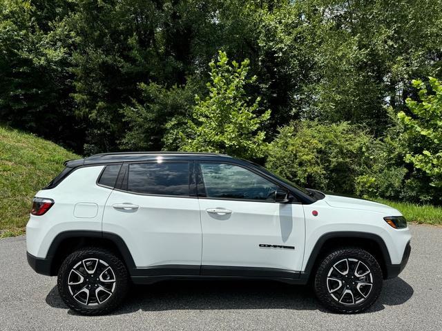 new 2024 Jeep Compass car, priced at $34,999