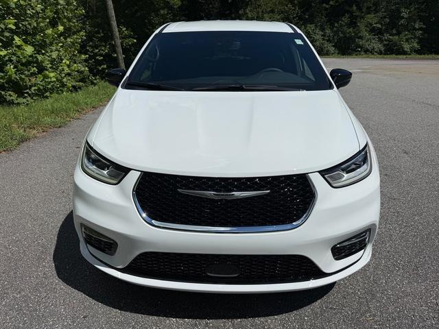 new 2026 Chrysler Pacifica car, priced at $37,999