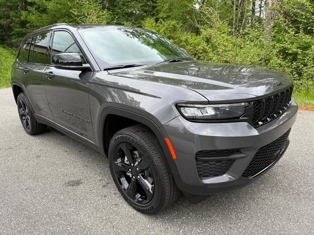 new 2025 Jeep Grand Cherokee car, priced at $44,999