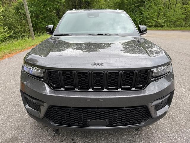 new 2025 Jeep Grand Cherokee car, priced at $44,999