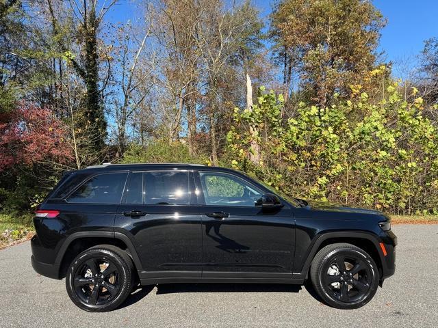 used 2023 Jeep Grand Cherokee car, priced at $37,999