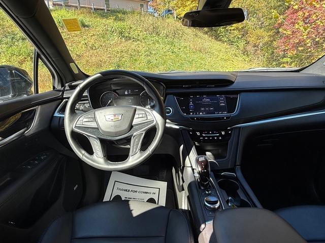 used 2025 Cadillac XT5 car, priced at $40,999