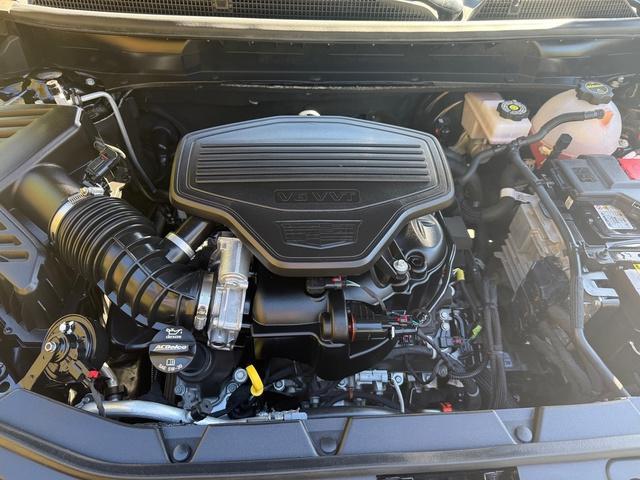 used 2025 Cadillac XT5 car, priced at $40,999