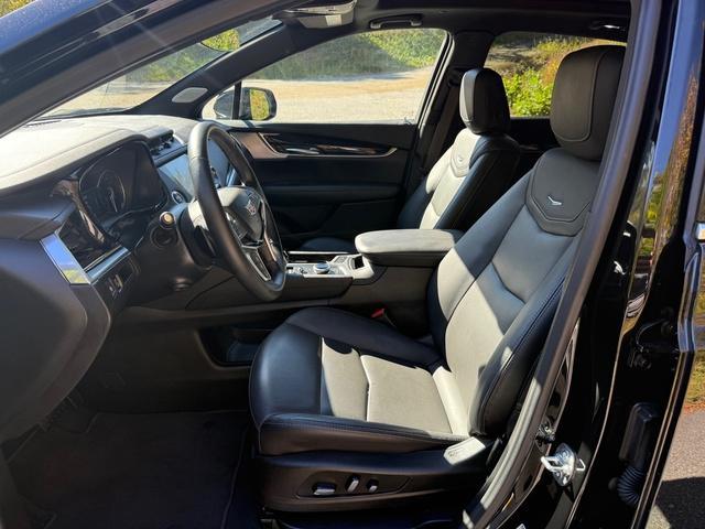 used 2025 Cadillac XT5 car, priced at $40,999