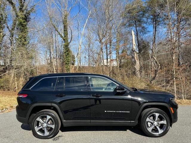 new 2024 Jeep Grand Cherokee car, priced at $45,999