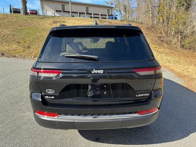 new 2024 Jeep Grand Cherokee car, priced at $49,999