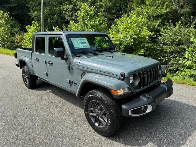 new 2024 Jeep Gladiator car, priced at $43,999