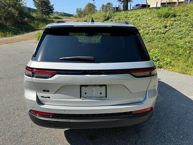 new 2025 Jeep Grand Cherokee car, priced at $45,999