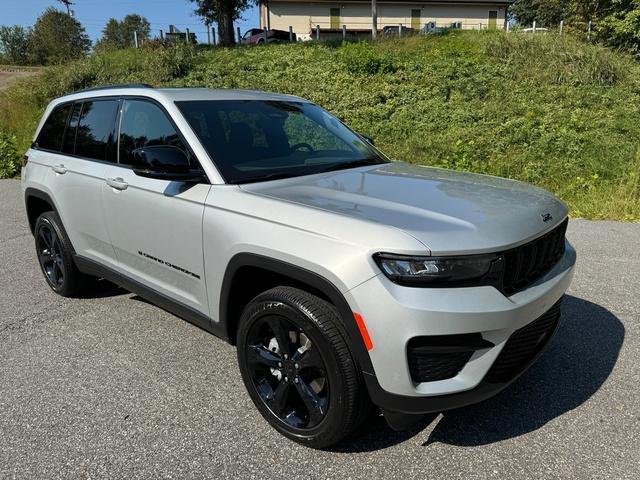 new 2025 Jeep Grand Cherokee car, priced at $45,999