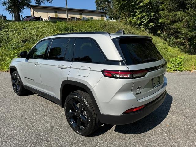 new 2025 Jeep Grand Cherokee car, priced at $45,999