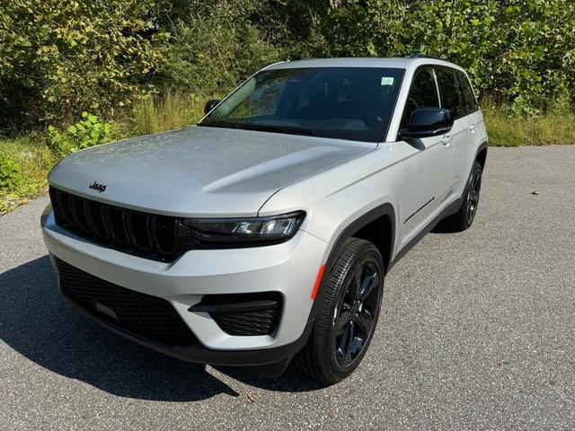 new 2025 Jeep Grand Cherokee car, priced at $45,999